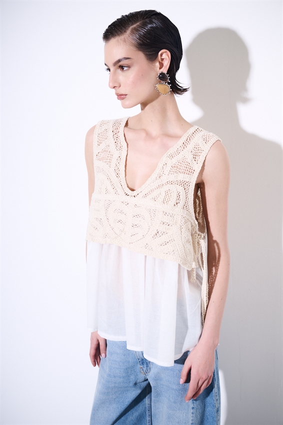 CANOTTA IN MUSSOLA CON TOP MACRAME