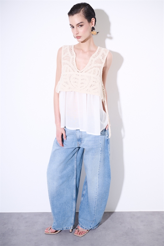 CANOTTA IN MUSSOLA CON TOP MACRAME