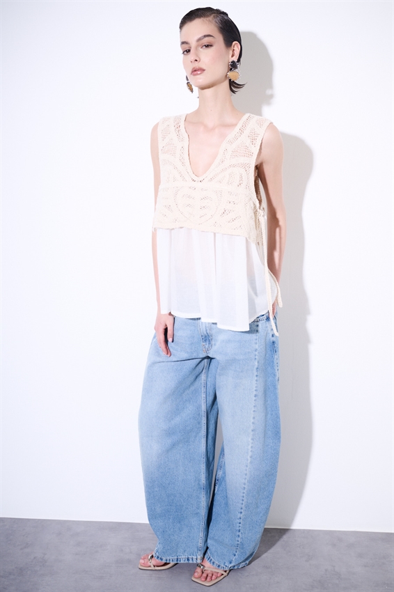 CANOTTA IN MUSSOLA CON TOP MACRAME