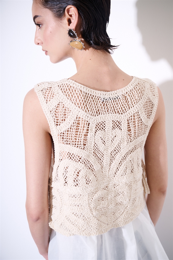 CANOTTA IN MUSSOLA CON TOP MACRAME