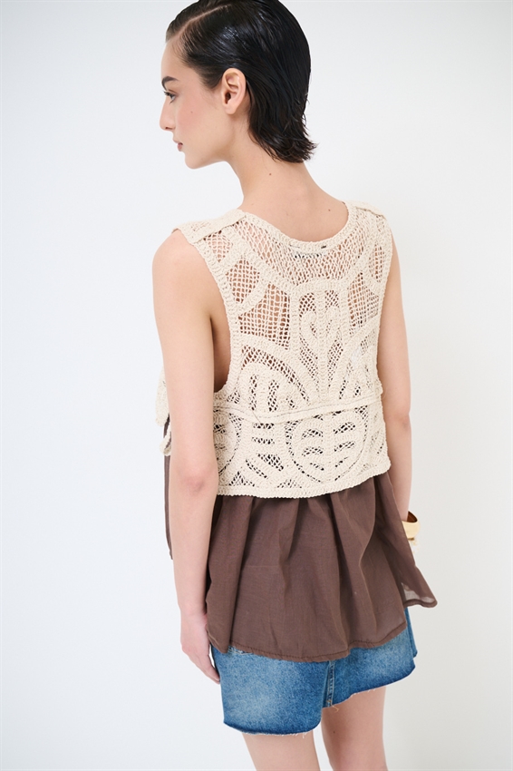 CANOTTA IN MUSSOLA CON TOP MACRAME MOKA