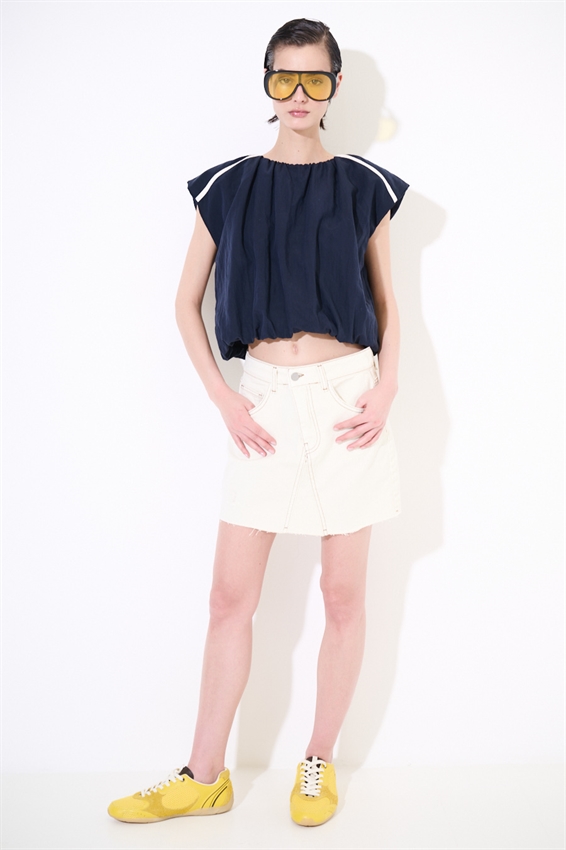 CROP TOP CON STRISCE SULLA SPALLA