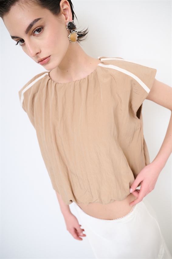 CROP TOP CON STRISCE SULLA SPALLA