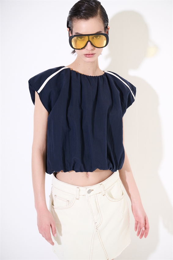 CROP TOP CON STRISCE SULLA SPALLA BURRO/BLU
