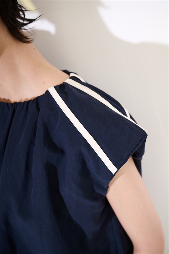 CROP TOP CON STRISCE SULLA SPALLA BURRO/BLU