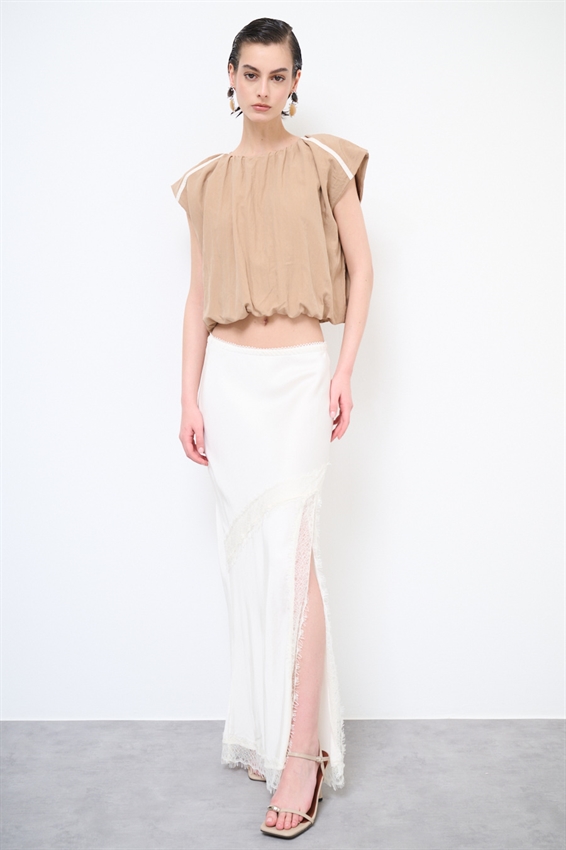 CROP TOP CON STRISCE SULLA SPALLA CAMMELLO/BURRO