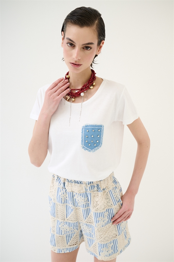 T-SHIRT BASIC CON APPLICAZIONE TASCHINO