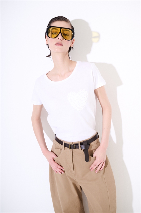 T-SHIRT BASIC CON RICAMO