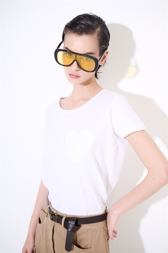 T-SHIRT BASIC CON RICAMO