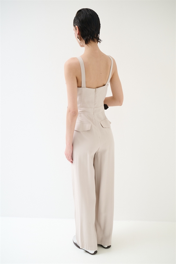 TUTA A PALAZZO CON FIBBIE BEIGE