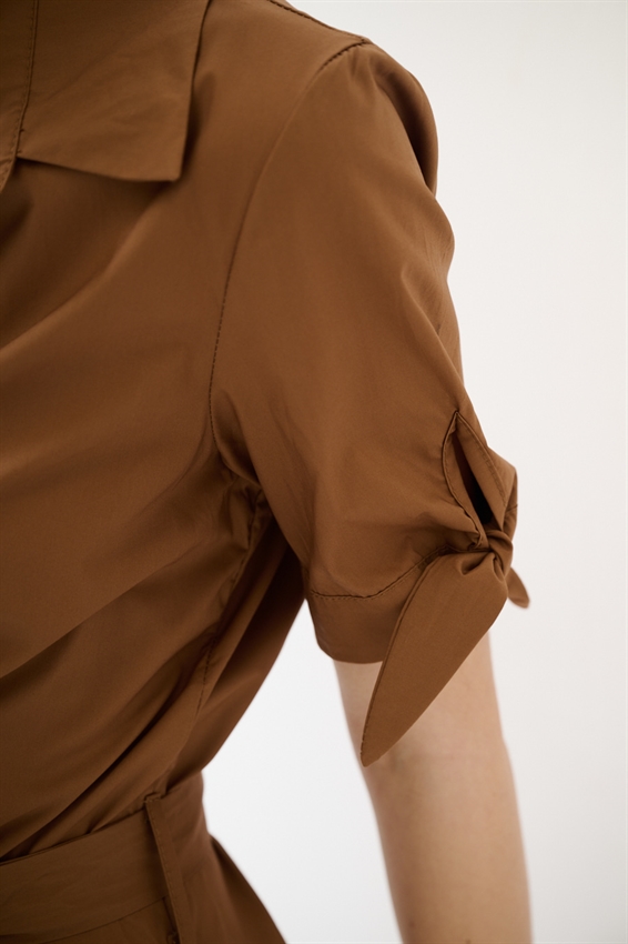 ABITO CHEMISIER CON FIOCCO SU MANICA BISCOTTO