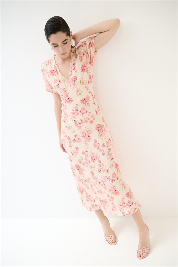 ABITO LUNGO CON SCOLLO A V E PASSAMANERIA A FANT.