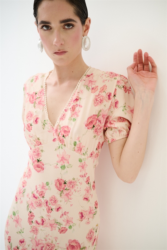 ABITO LUNGO CON SCOLLO A V E PASSAMANERIA A FANT. ROSA