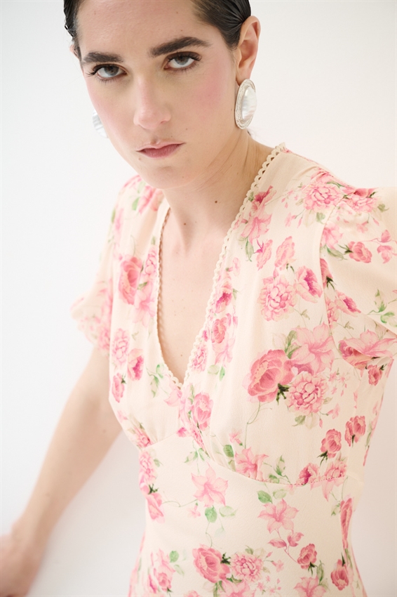 ABITO LUNGO CON SCOLLO A V E PASSAMANERIA A FANT. ROSA