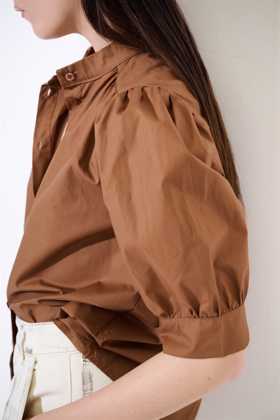 CAMICIA MEZZA MANICA CON COLLO COREANA BISCOTTO