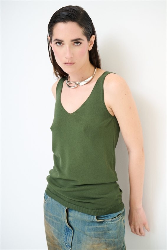 CANOTTA DOPPIO V IN VISCOSA VERDE MILITARE