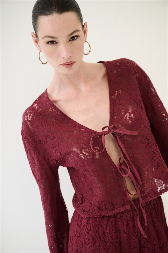 BLUSA CON LACCINI IN PIZZO