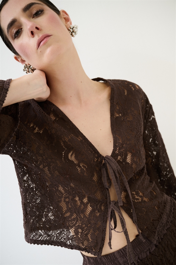 BLUSA CON LACCINI IN PIZZO