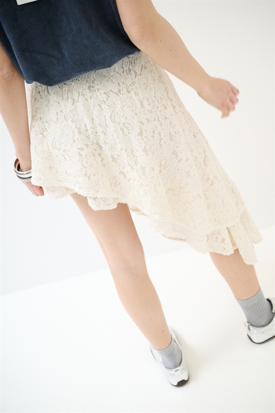 GONNA ASIMMETRICA IN PIZZO CON DOPPIA BALZA BURRO