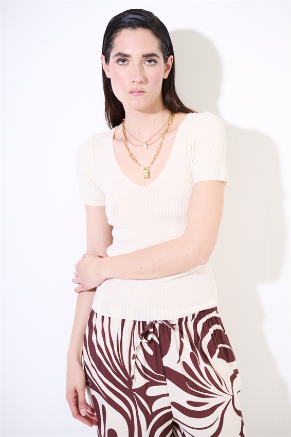 MAGLIA SCOLLO V A COSTINE E MEZZA MANICA