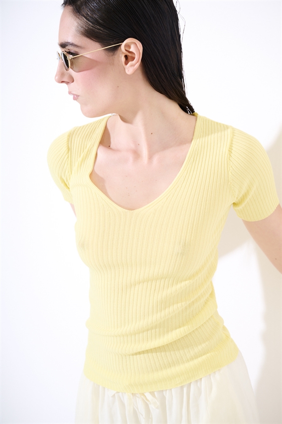 MAGLIA SCOLLO V A COSTINE E MEZZA MANICA