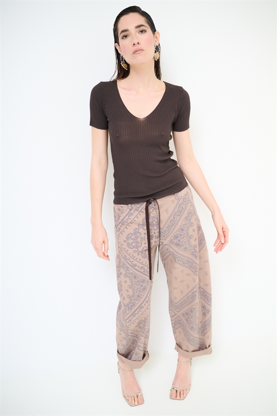 MAGLIA SCOLLO V A COSTINE E MEZZA MANICA MORO