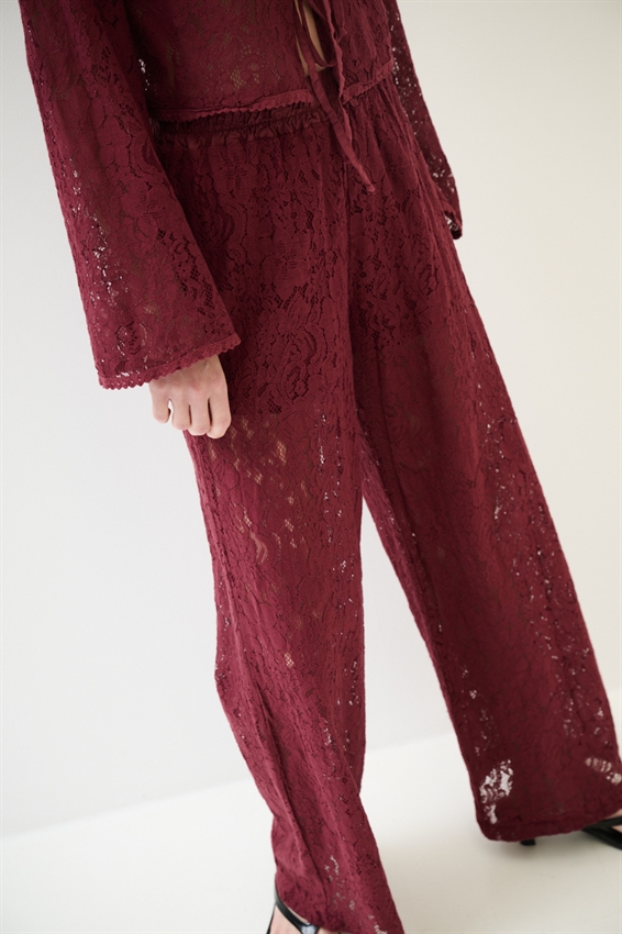 PANTALONE IN PIZZO CON FODERA MUSSOLA