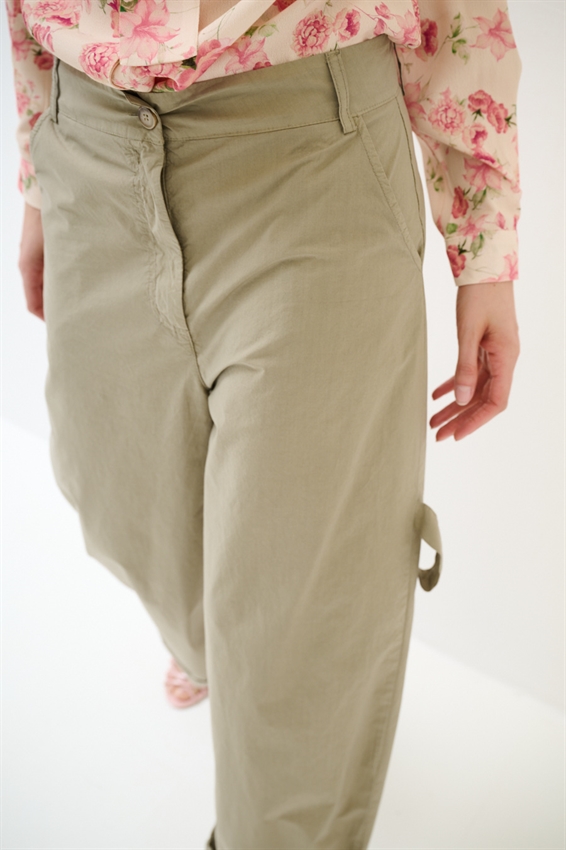 PANTALONE IN TELA CON TASCONI DIETRO E LACCIO