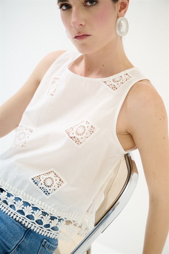 TOP IN PIZZO IN COTONE BIANCO