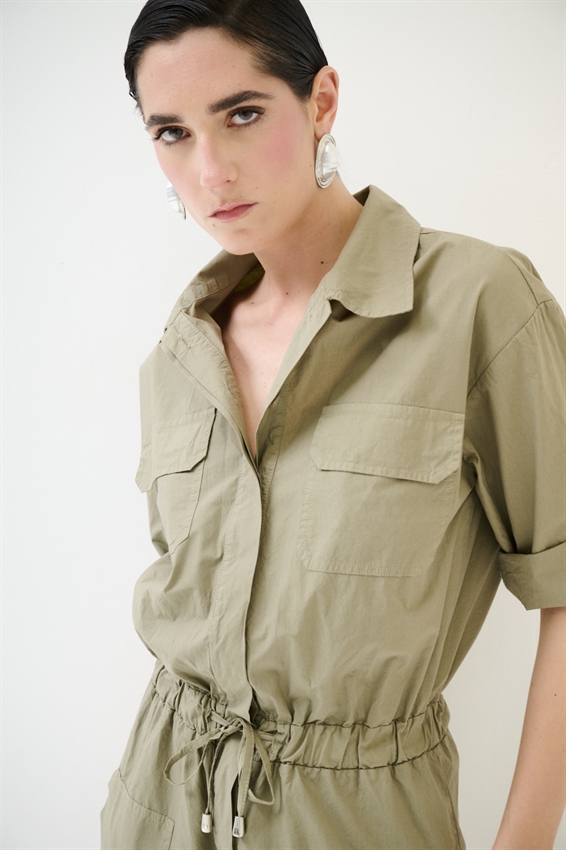 TUTA INTERA CON TASCHE IN TELA