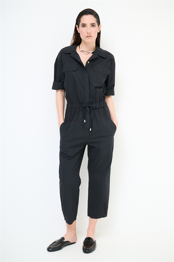 TUTA INTERA CON TASCHE IN TELA NERO