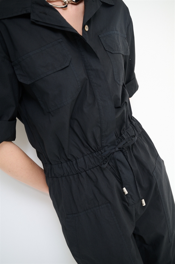 TUTA INTERA CON TASCHE IN TELA NERO