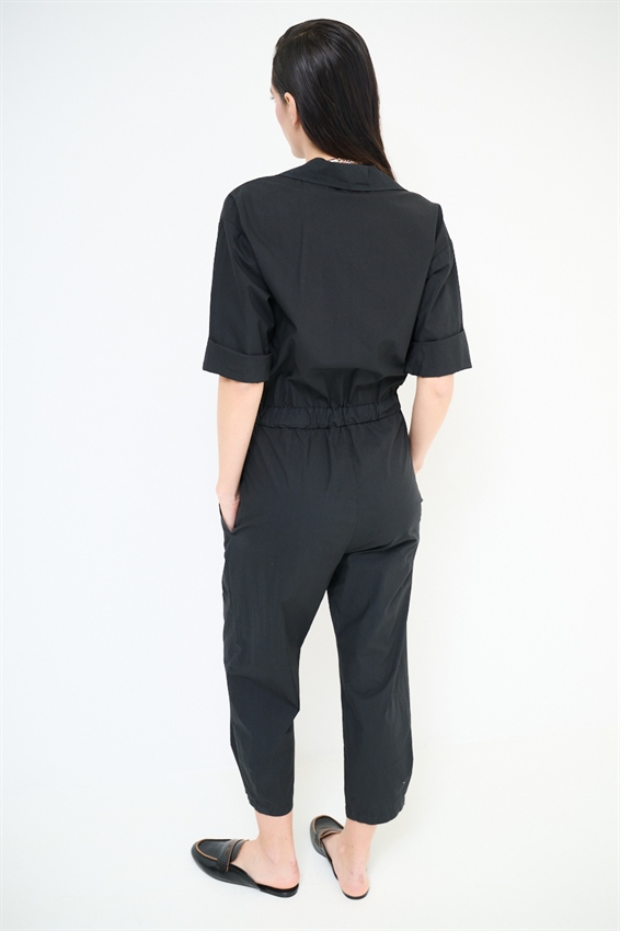 TUTA INTERA CON TASCHE IN TELA NERO