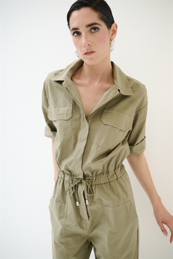 TUTA INTERA CON TASCHE IN TELA VERDE MILITARE