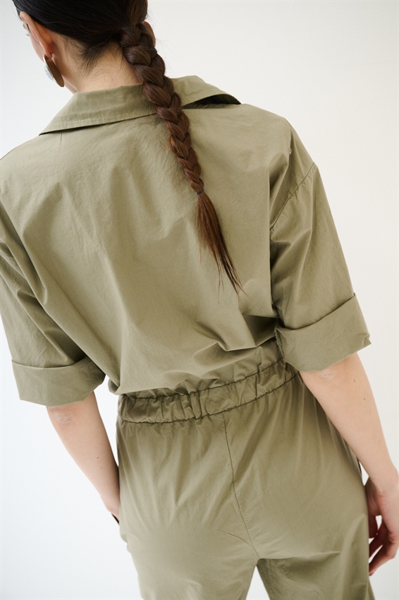 TUTA INTERA CON TASCHE IN TELA VERDE MILITARE