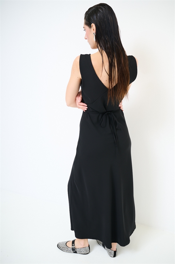 ABITO LUNGO SMANICATO CON SPACCO TESSUTO FLUIDO NERO