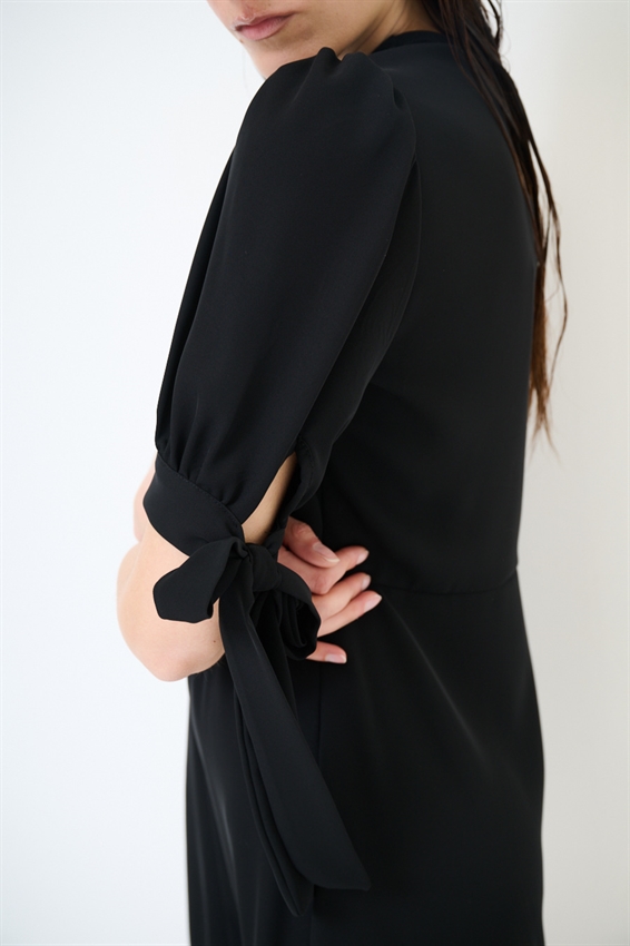 ABITO CORTO CON BOTTONI FODERATI NERO