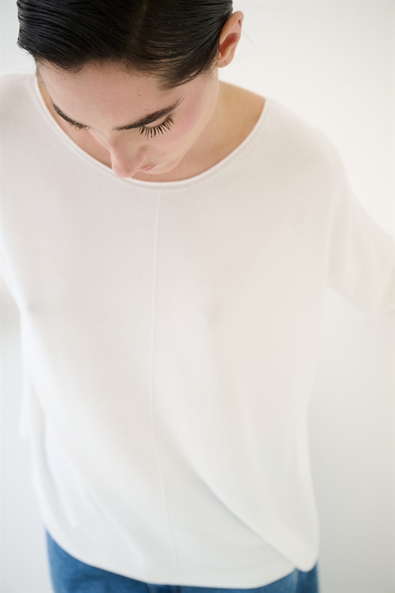 MAGLIA OVER CON MANICA PIPISTRELLO E RIGA DAV. BIANCO