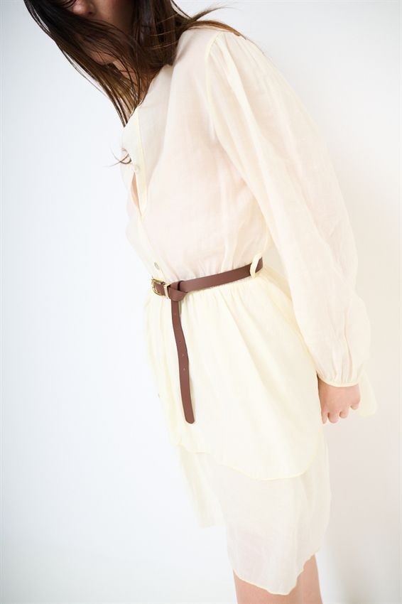 ABITO CORTO CON BALZA E CINTURA