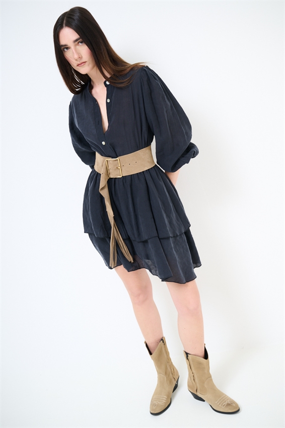 ABITO CORTO CON BALZA E CINTURA