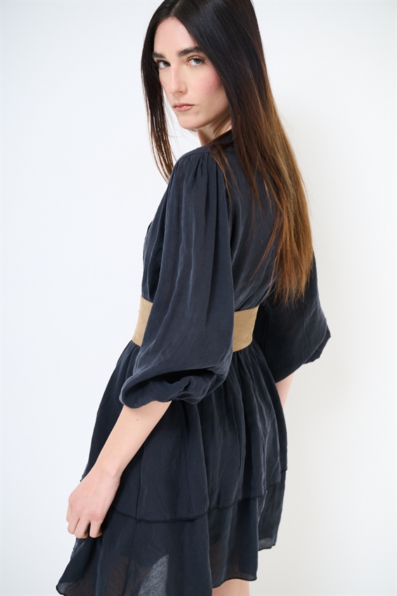 ABITO CORTO CON BALZA E CINTURA NERO