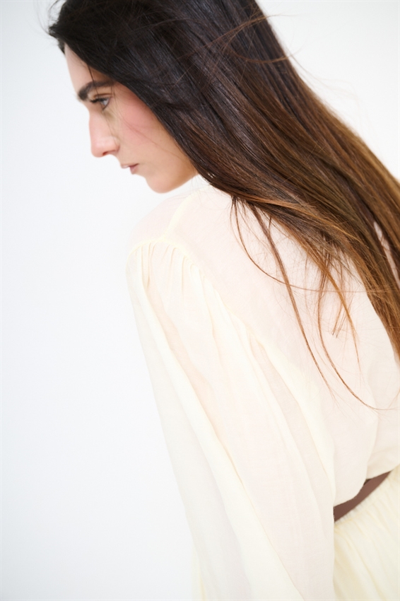 ABITO CORTO CON BALZA E CINTURA BURRO