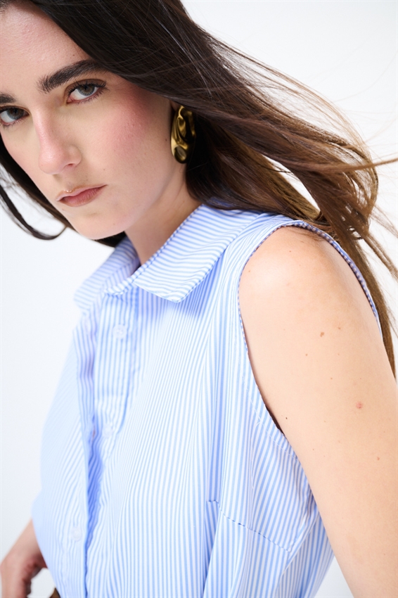 ABITO LUNGO SMANICATO CON BALZA A RIGHE CELESTE