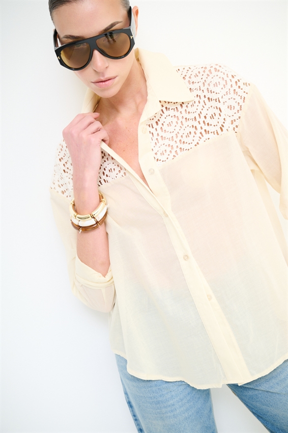 CAMICIA OVER IN MUSSOLA CON MACRAME DAVANTI