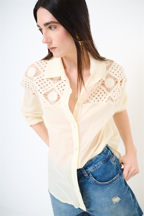CAMICIA OVER IN MUSSOLA CON MACRAME DAVANTI