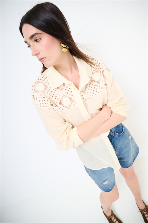 CAMICIA OVER IN MUSSOLA CON MACRAME DAVANTI BURRO