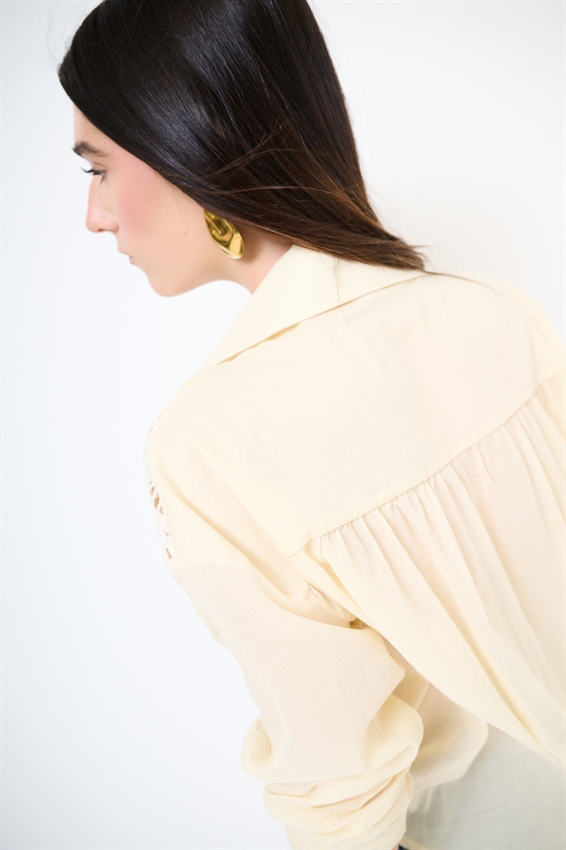 CAMICIA OVER IN MUSSOLA CON MACRAME DAVANTI BURRO