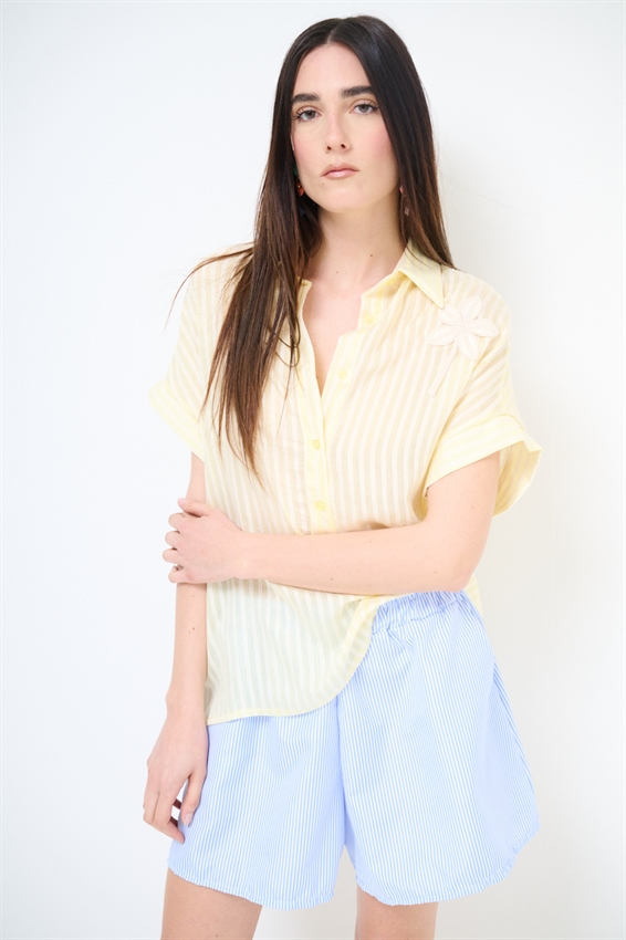 CAMICIA IN TENCEL A RIGHE CON MANICA CORTA BURRO