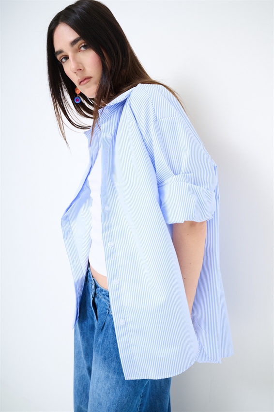 CAMICIA OVERSIZE A RIGHE CELESTE