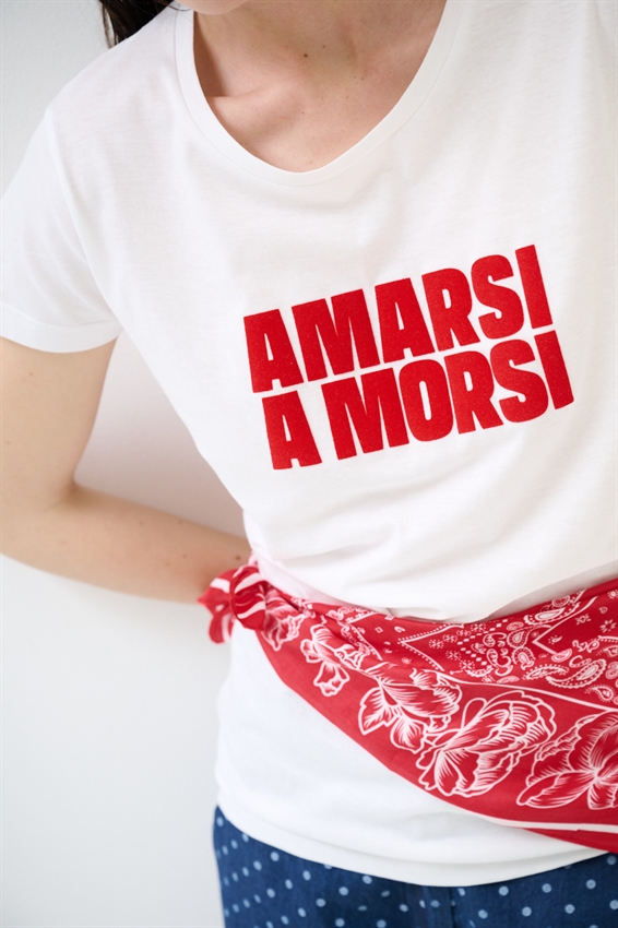 T-SHIRT BASIC CON STAMPA AMARSI